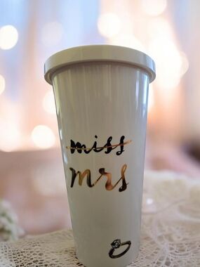 KATE SPADE "Miss to Mrs" White Travel 20 Oz Tumbler with Gold Script